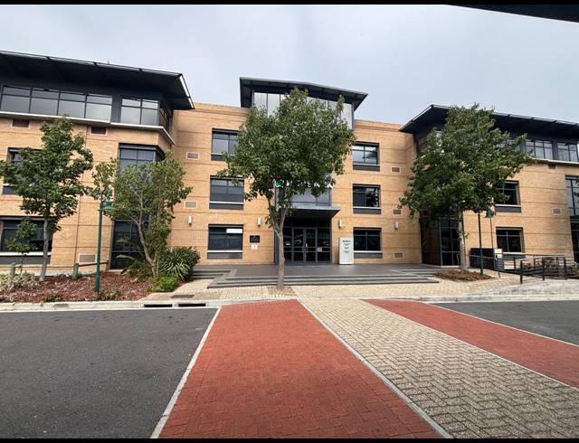 1,023M² OFFICE TO LET IN PLATTEKLOOF 3